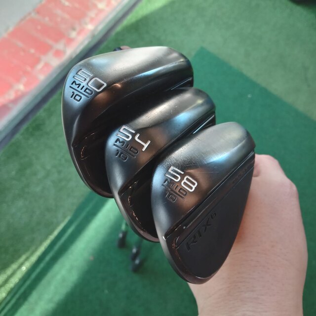 Fotografía de Combo Wedges Cleveland RTX6 Black x3