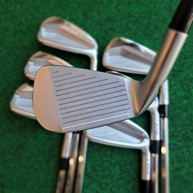 Fotografía de Set de Hierros Ping Blueprint 4-W